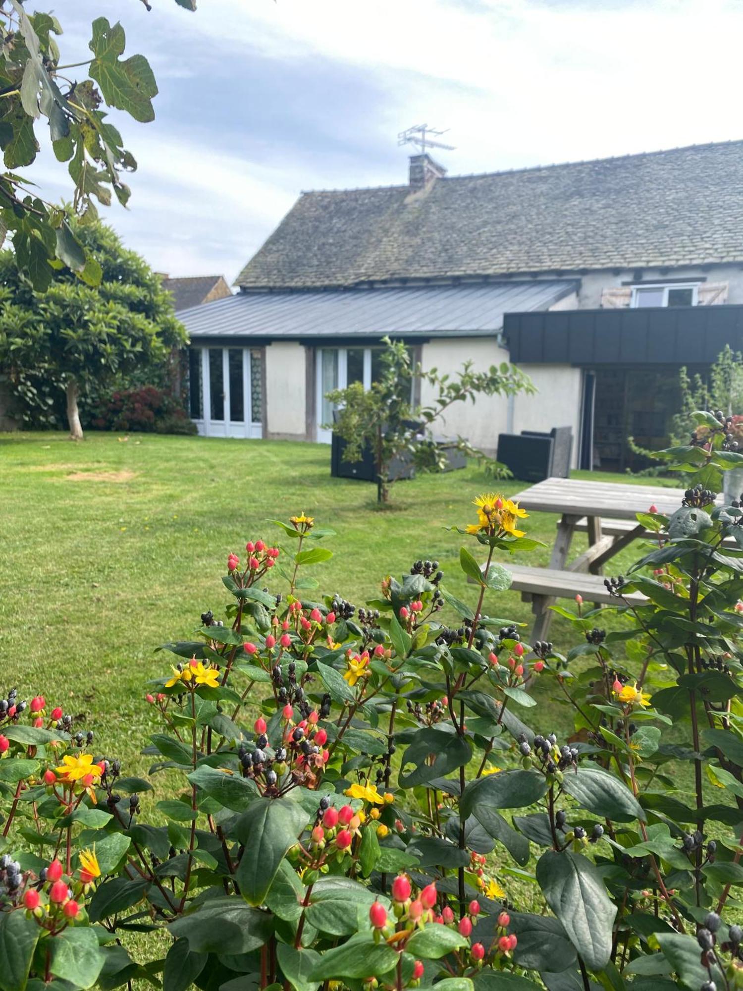 La Clef Du Four Bed and Breakfast Plesder Buitenkant foto